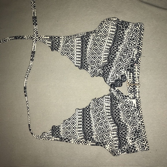 Victoria’s Secret Bikini Top - Picture 1 of 3